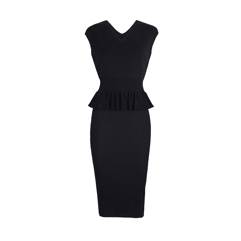 貴婦人のためのニットトップスとスカートのセットアップ