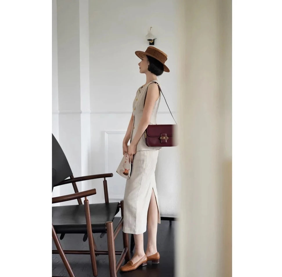 巴里夫人のクラシカルジレとストレートスカート