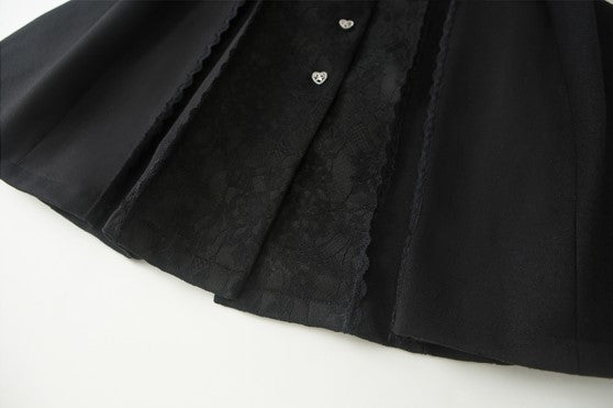 黒々とした闇夜が広がる刺繍コート