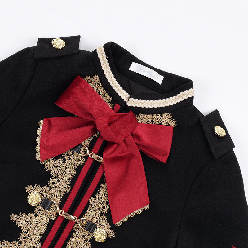 中世貴族の刺繍クラシカルジャケットとジャンパースカートとハーフパンツ