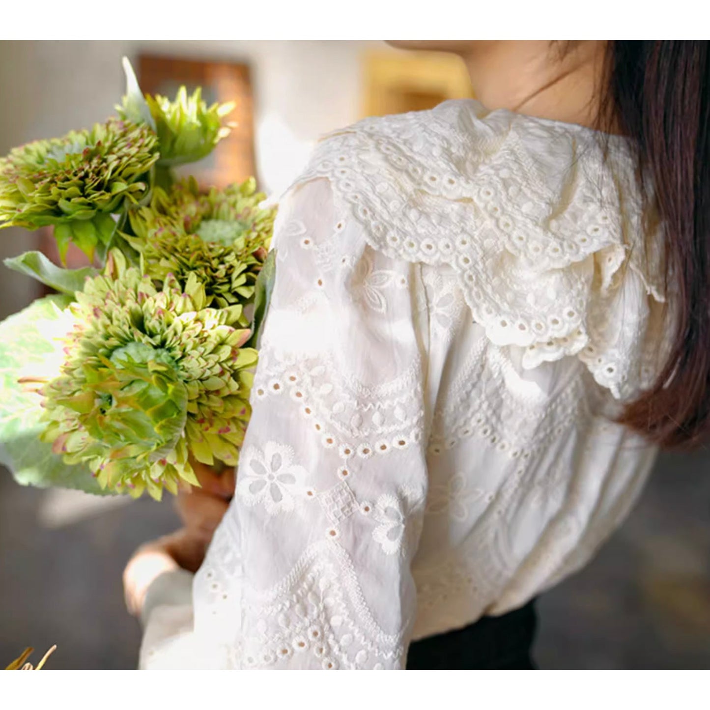 金木犀の花柄刺繍ブラウス