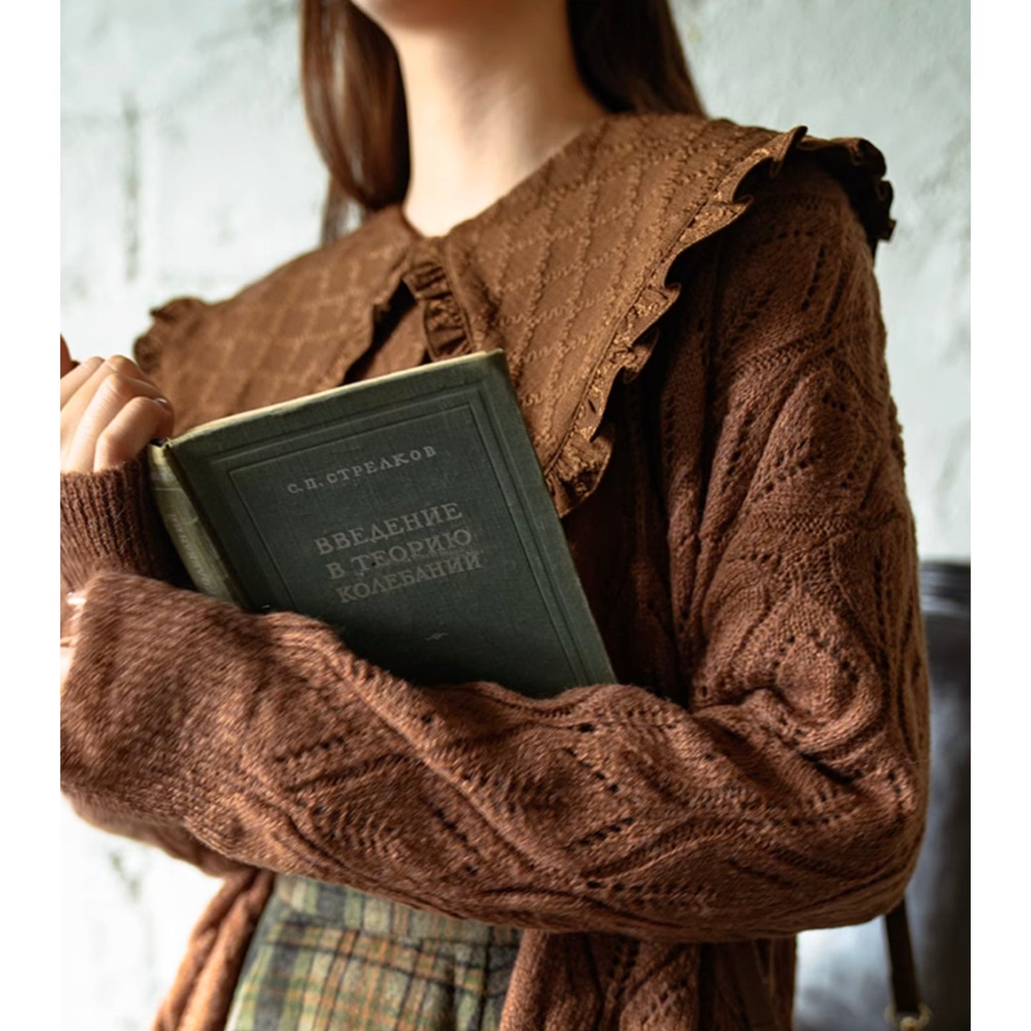 木の葉模様の刺繍ニットカーディガン