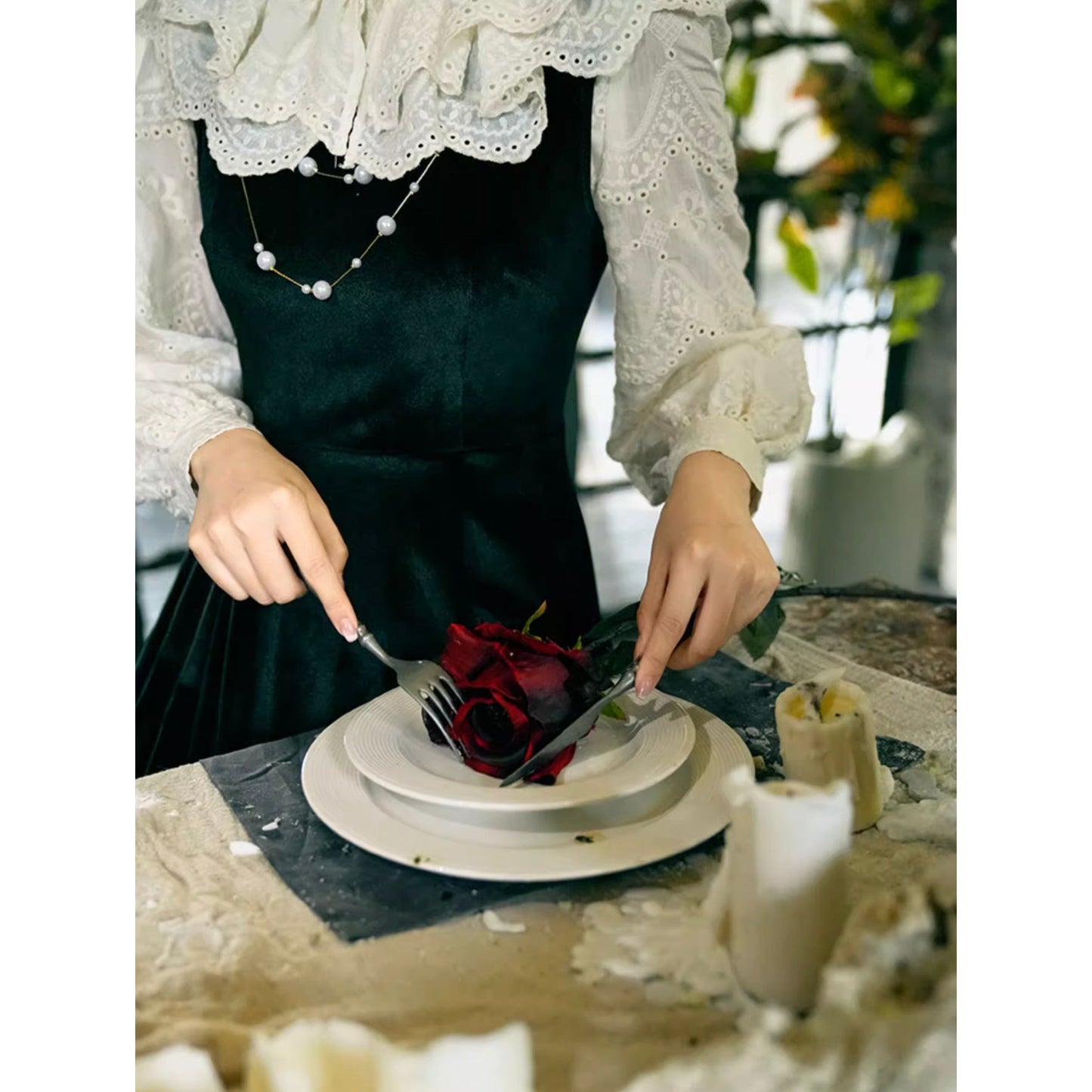 漆黒の舞踏会のベルベットジャンパースカート