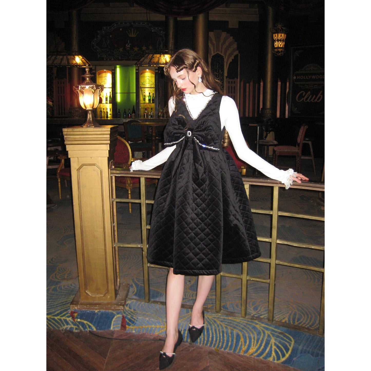 漆黒のお嬢様のリボンジャンパースカート