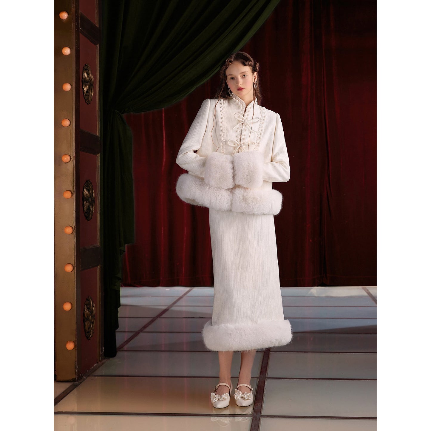 宮廷王妃の刺繍チャイナジャケットとロングスカート