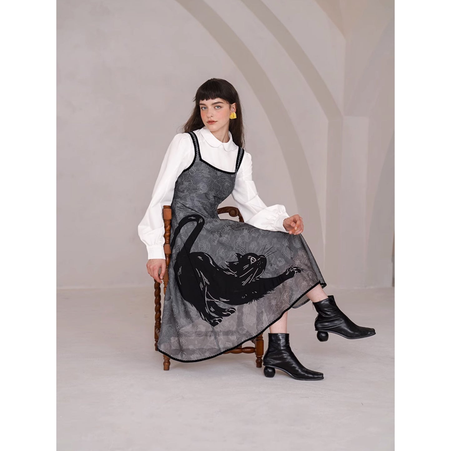 黒猫刺繍と花柄ストラップワンピース