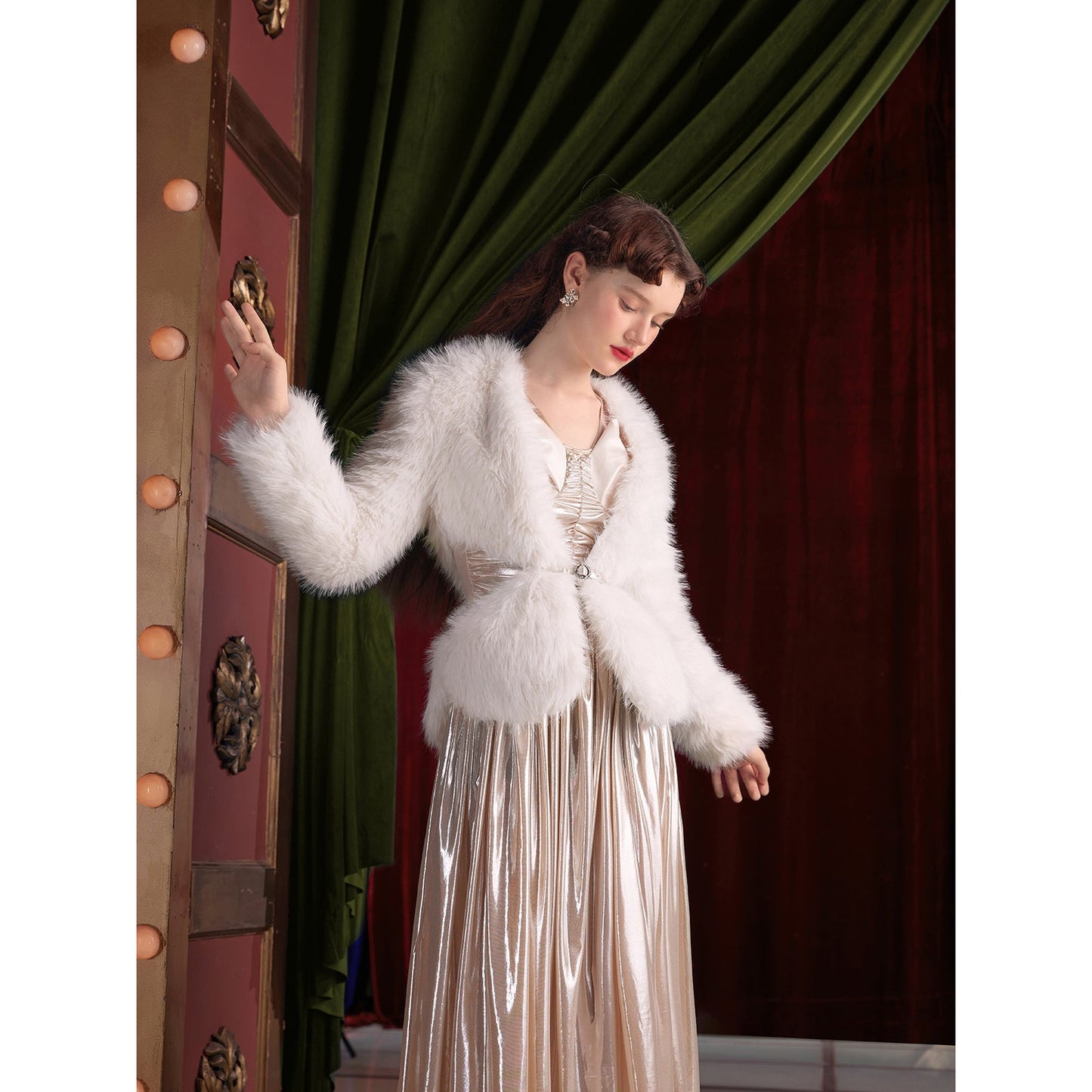 純白のお嬢様のファージャケット