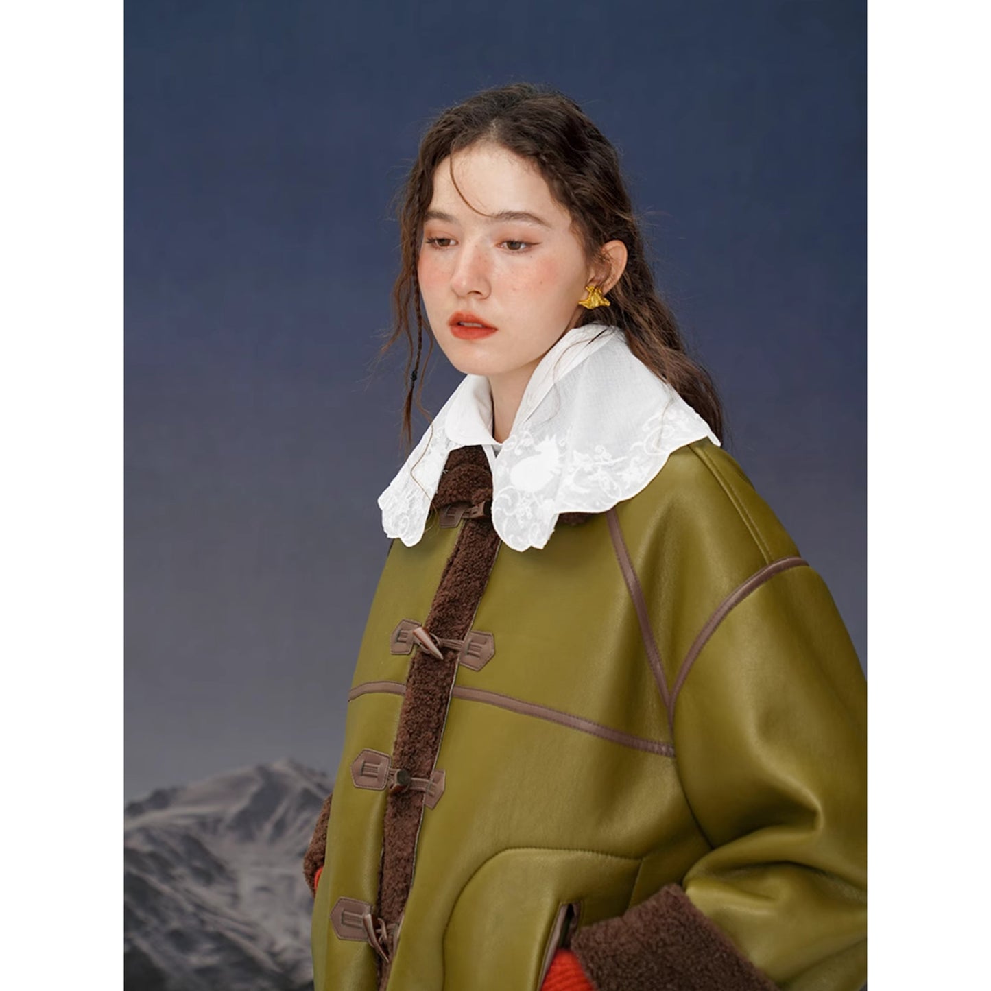 金狐の留め具のボアジャケット