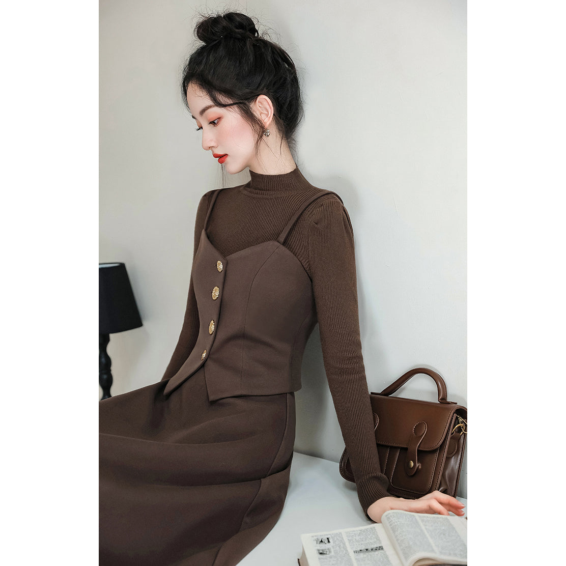 灰茶の文学少女ビスチェとスカートとスリムニット