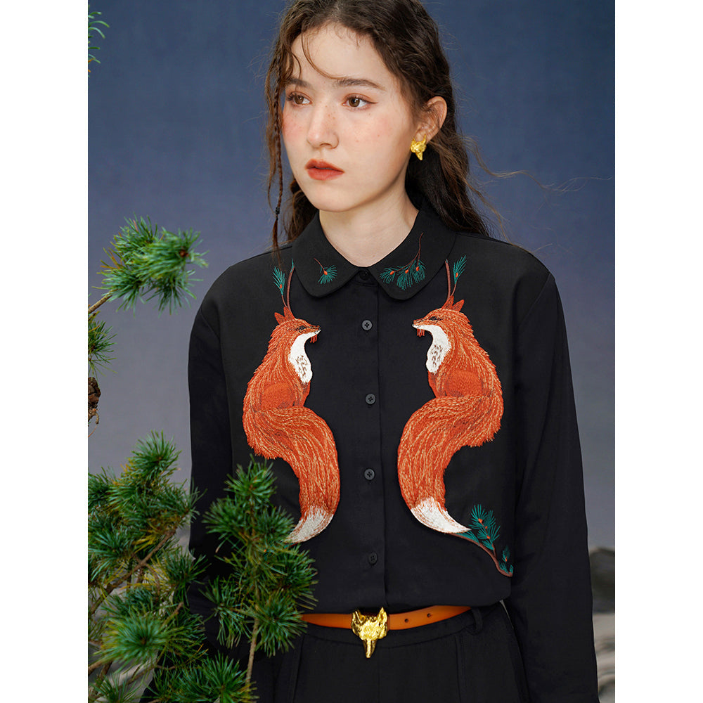 赤狐と松の梢の刺繍ブラウス