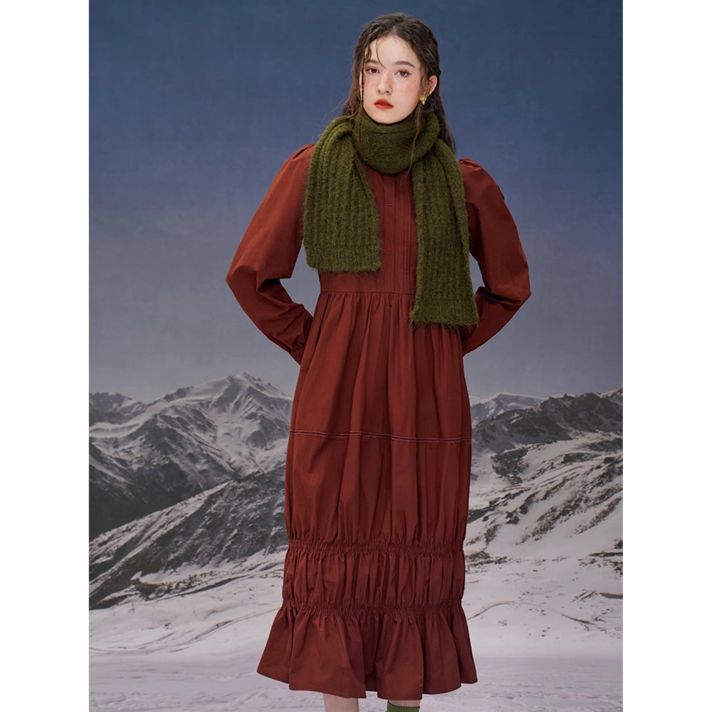 金狐の留め具のロングワンピース