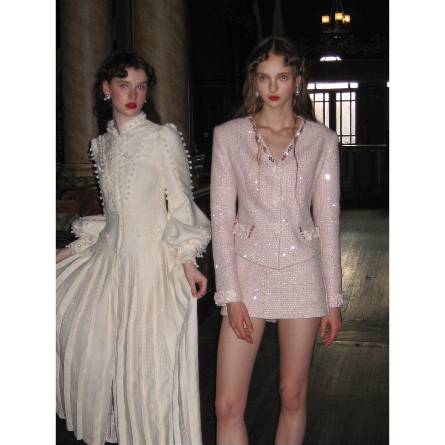 王侯貴族のお嬢様のプリーツコートワンピース