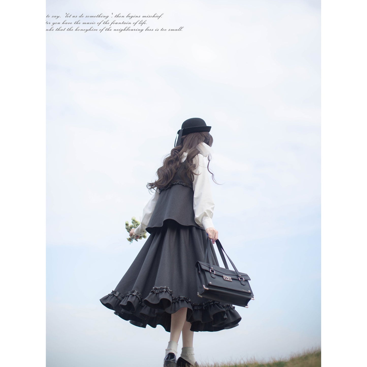 薄墨のお嬢様の文学レトロベストとスカートとブラウス