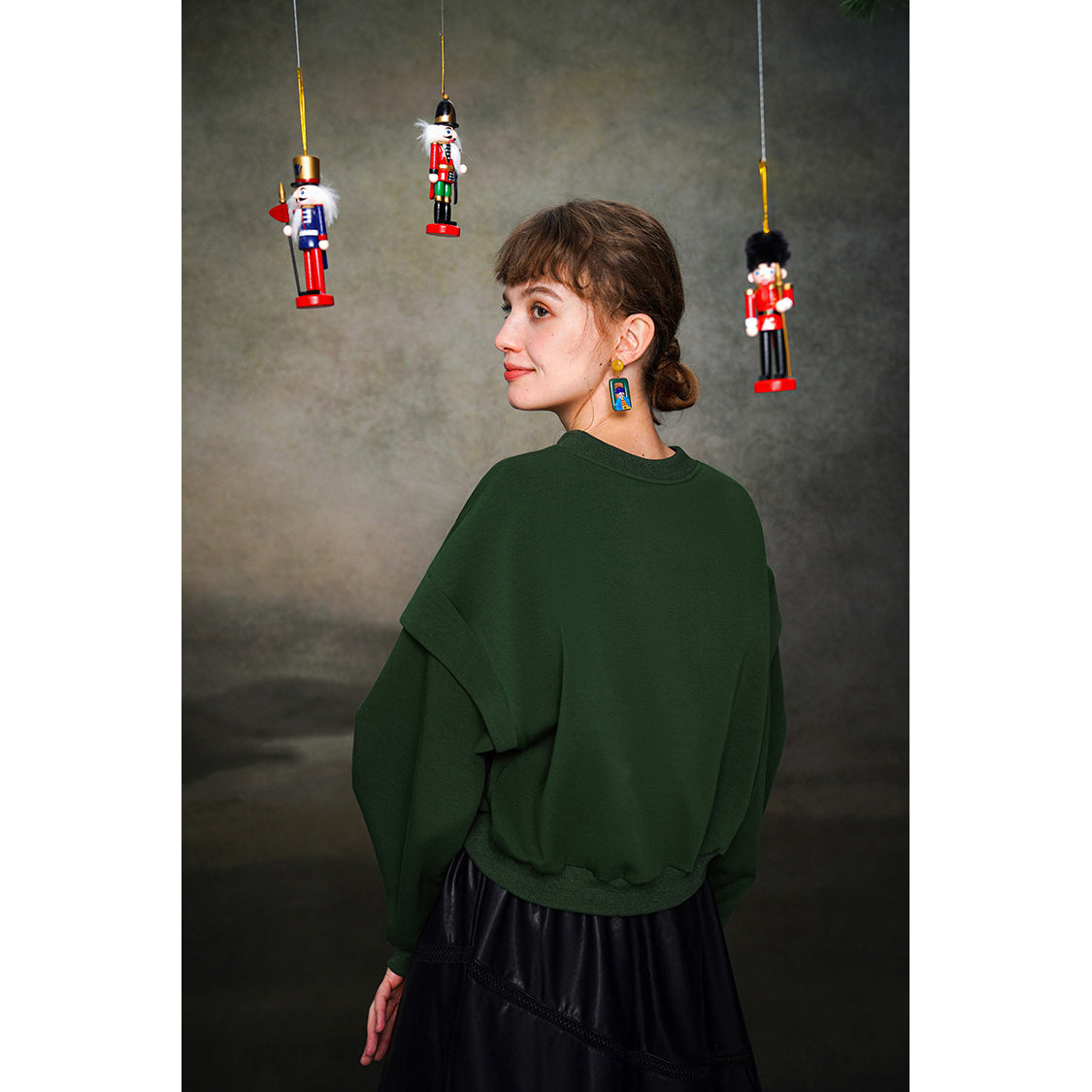 くるみ割り人形の刺繍セーター