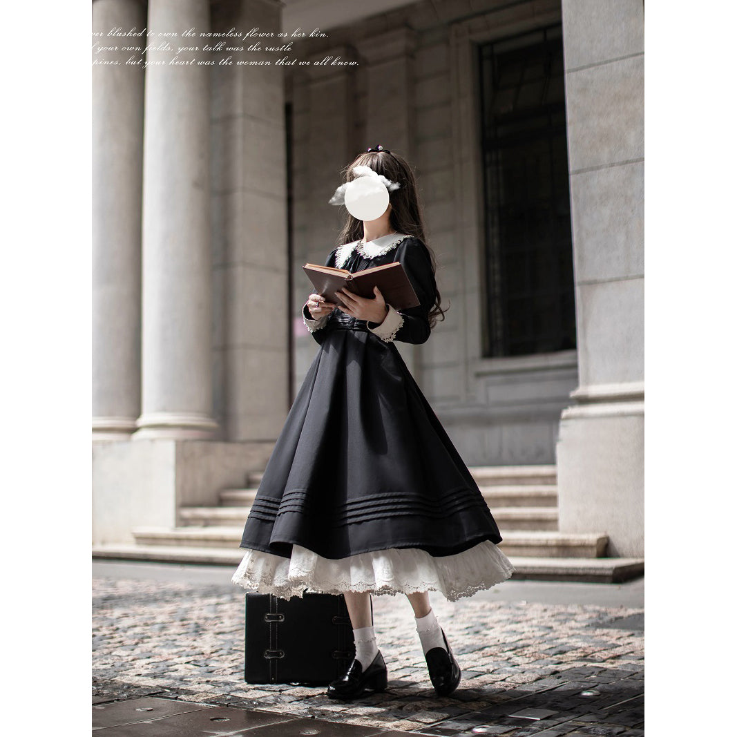 召使いのお嬢様のクラシカルワンピースとエプロン