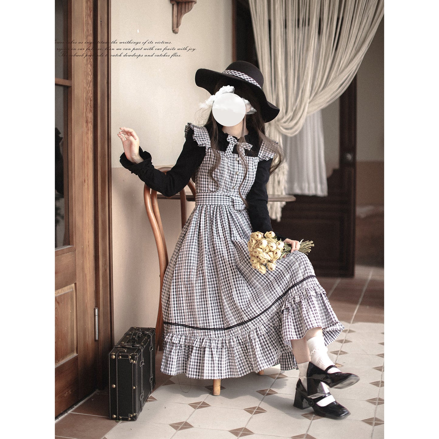 黒白格子柄のお嬢様ジャンパースカートとブラウス