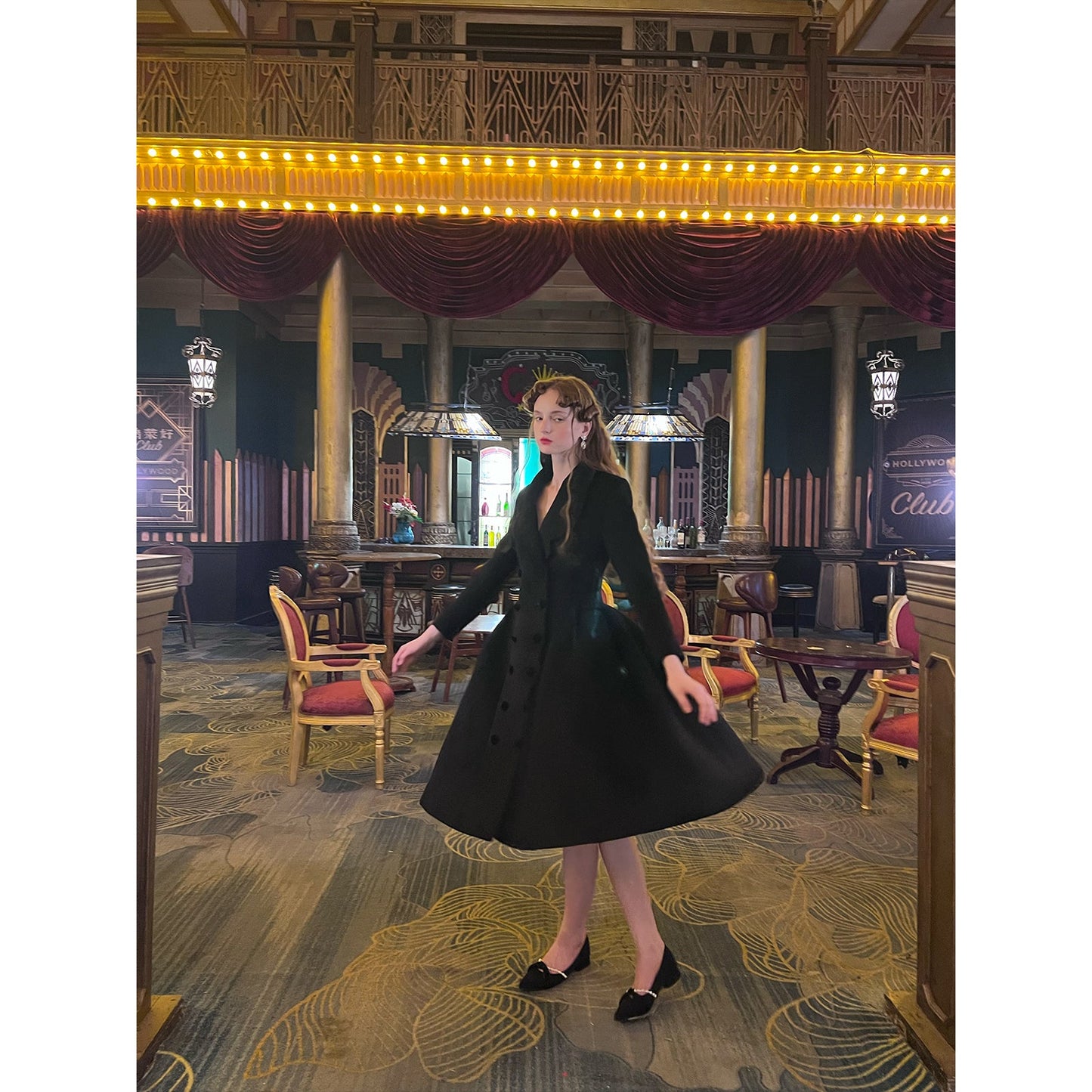 銀幕女優のダブルブレストウールコート