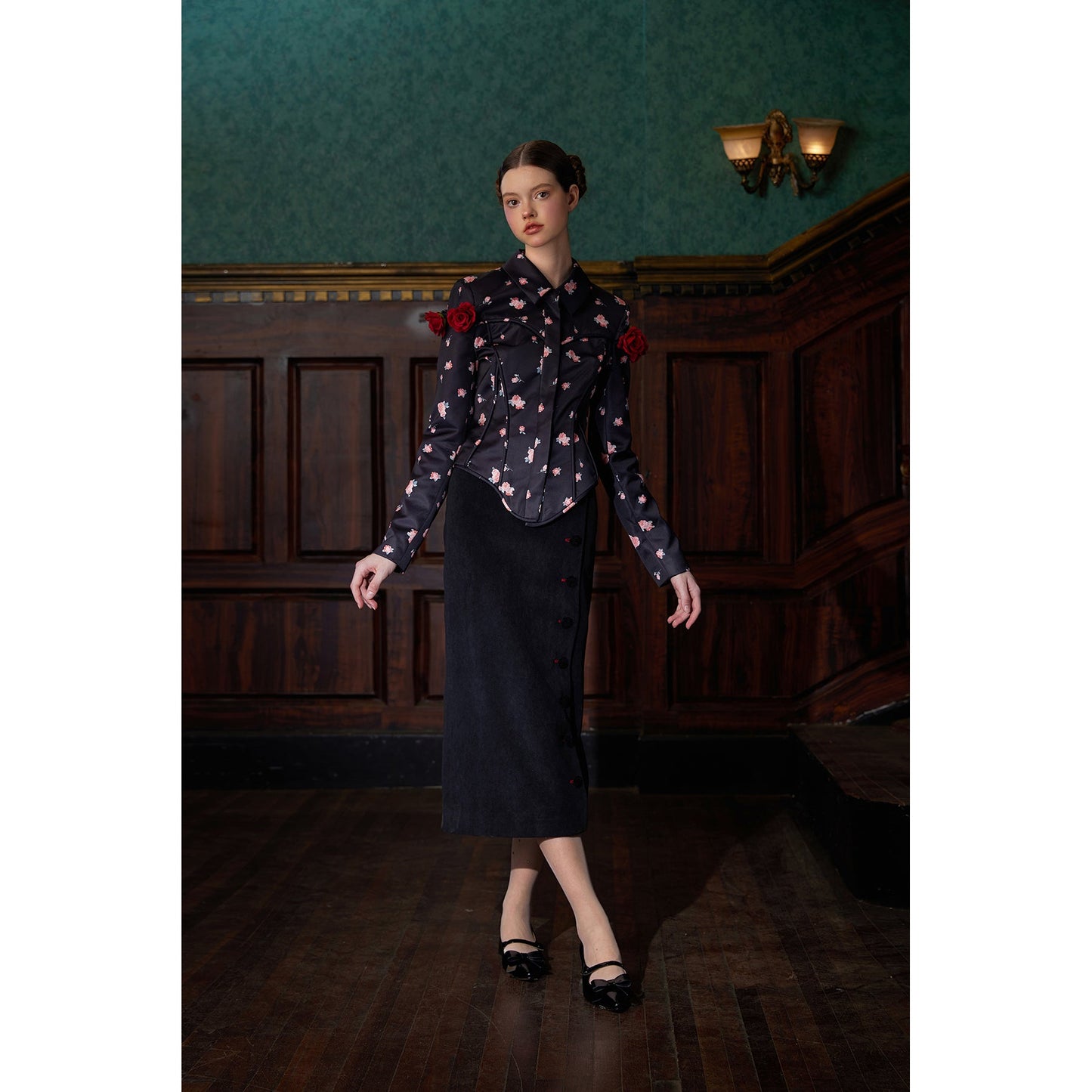 漆黒のお嬢様のロングストレートスカート