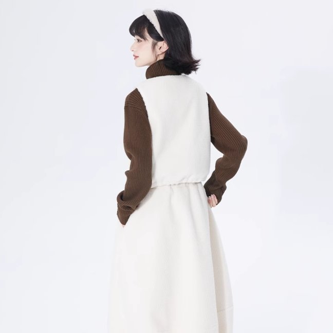 Lambswool Short Knit Vest Horn Button Plush Vest