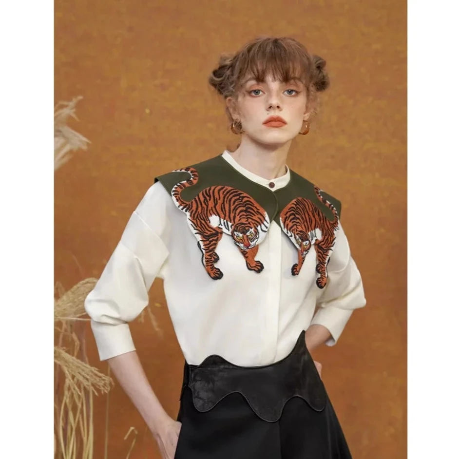 密林に蠢く猛虎の刺繍付け襟
