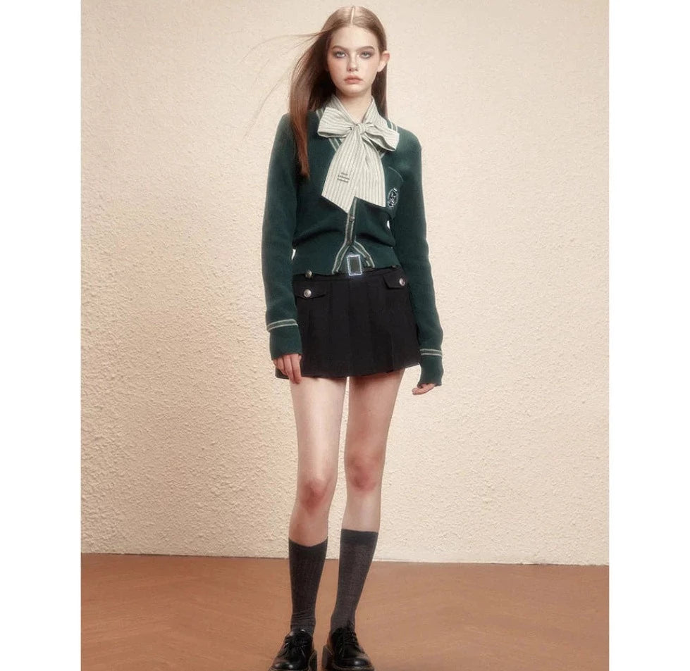 魔法学校の文学刺繍プリーツショートスカート