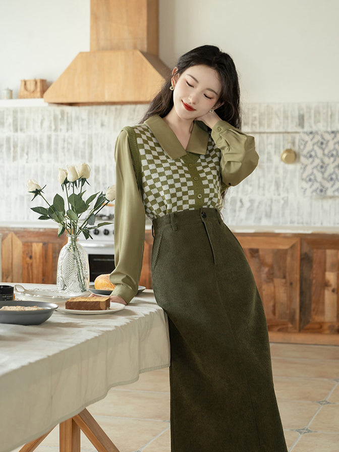 灰緑の格子縞ベストブラウスとコーデュロイスカート
