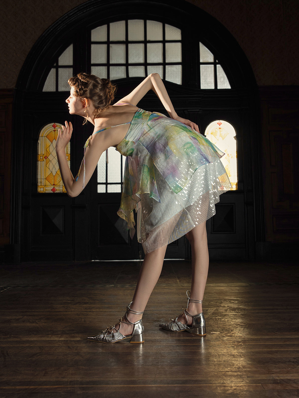 夢世界の虹色ストラップワンピース