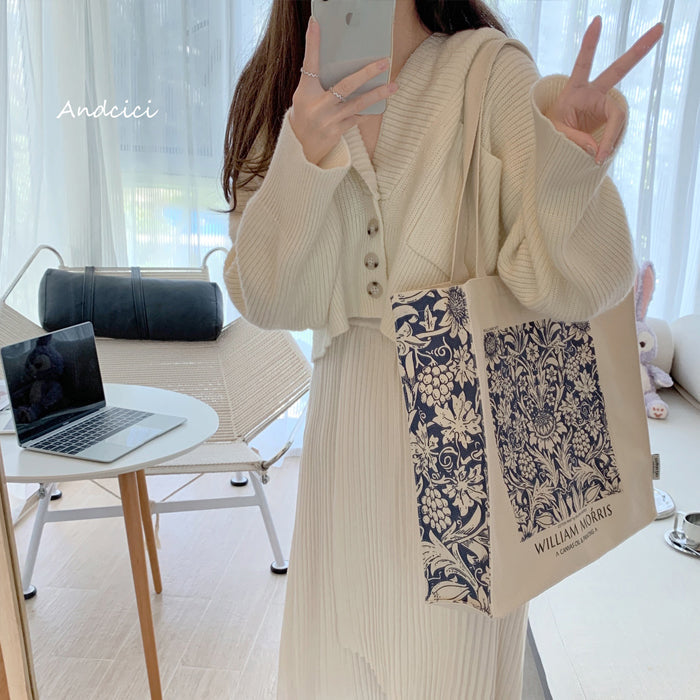 William Morris Navy Botanical Patternトートバッグ