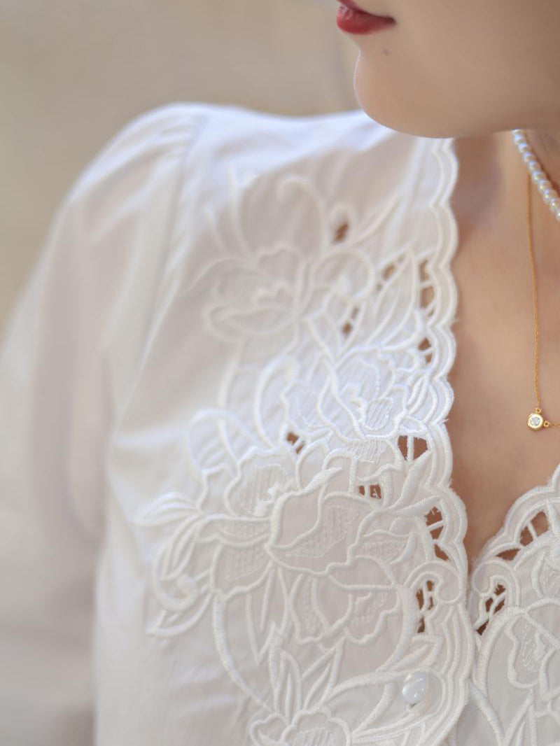 花刺繍ホワイトレトロブラウス