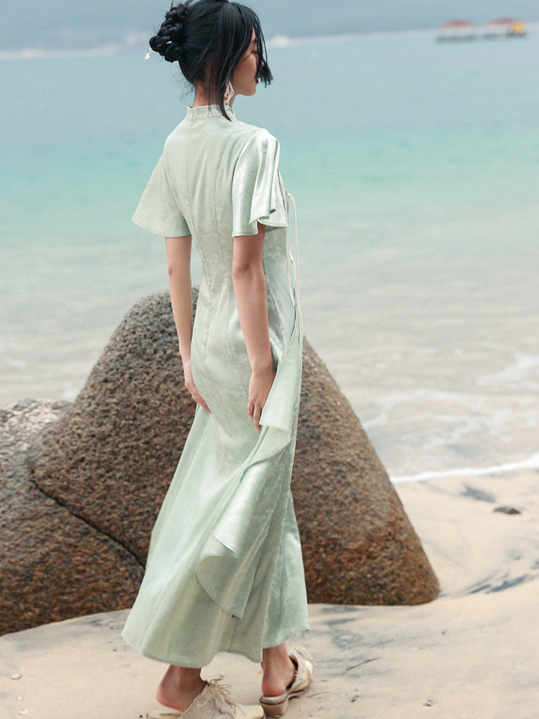 薄緑の花柄刺繍チャイナワンピース