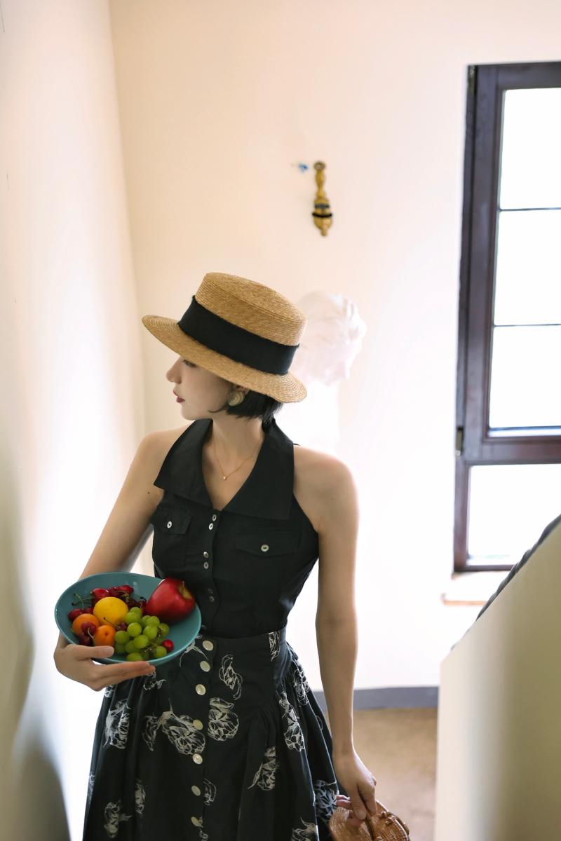 黒の貴婦人ノースリーブブラウス