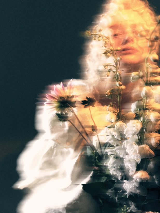 純潔なお嬢様の花柄ジャガードトップスとスカート