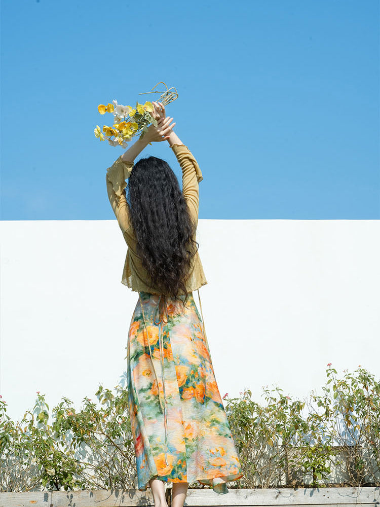 油絵の花絵画ストラップワンピースとカーディガン