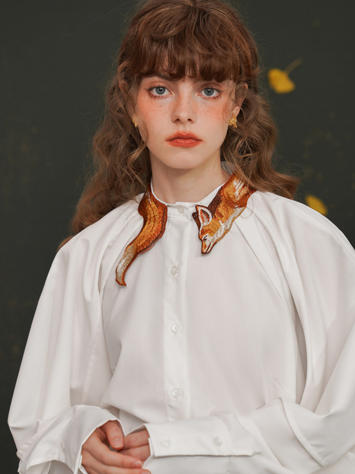 赤狐の襟刺繍ロングシャツ