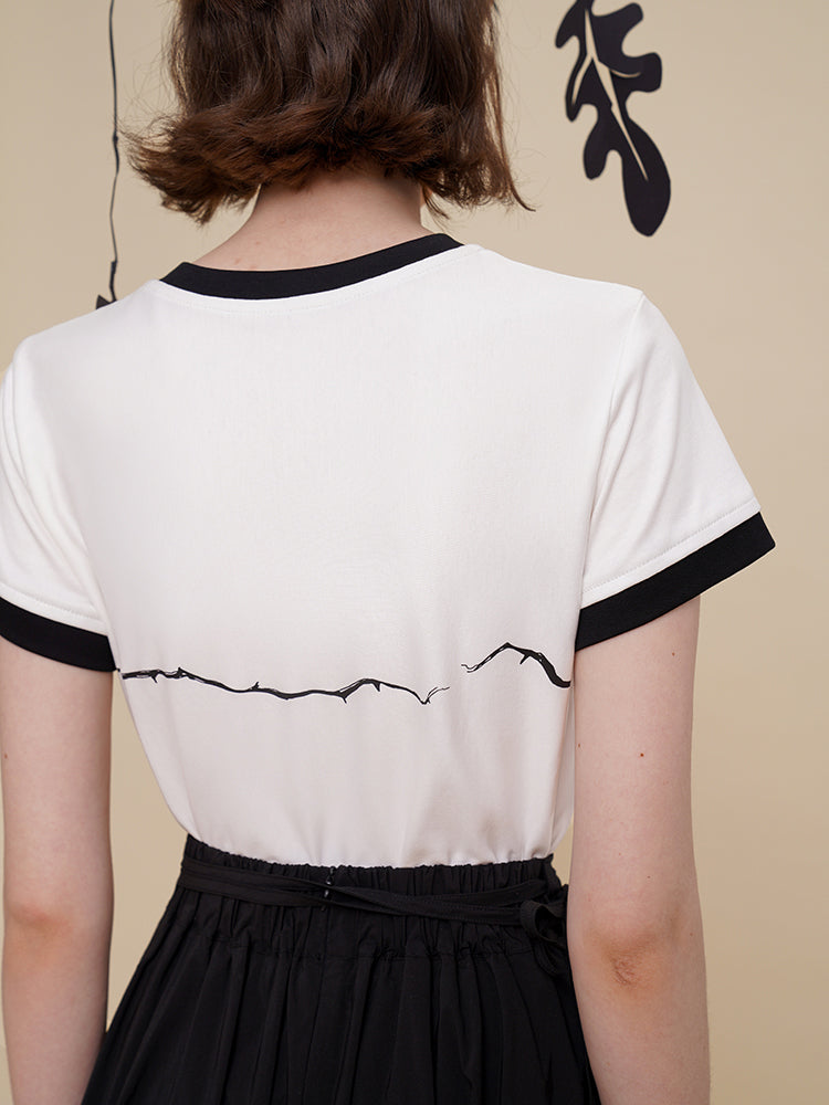 枝葉と木の実の墨絵Tシャツ