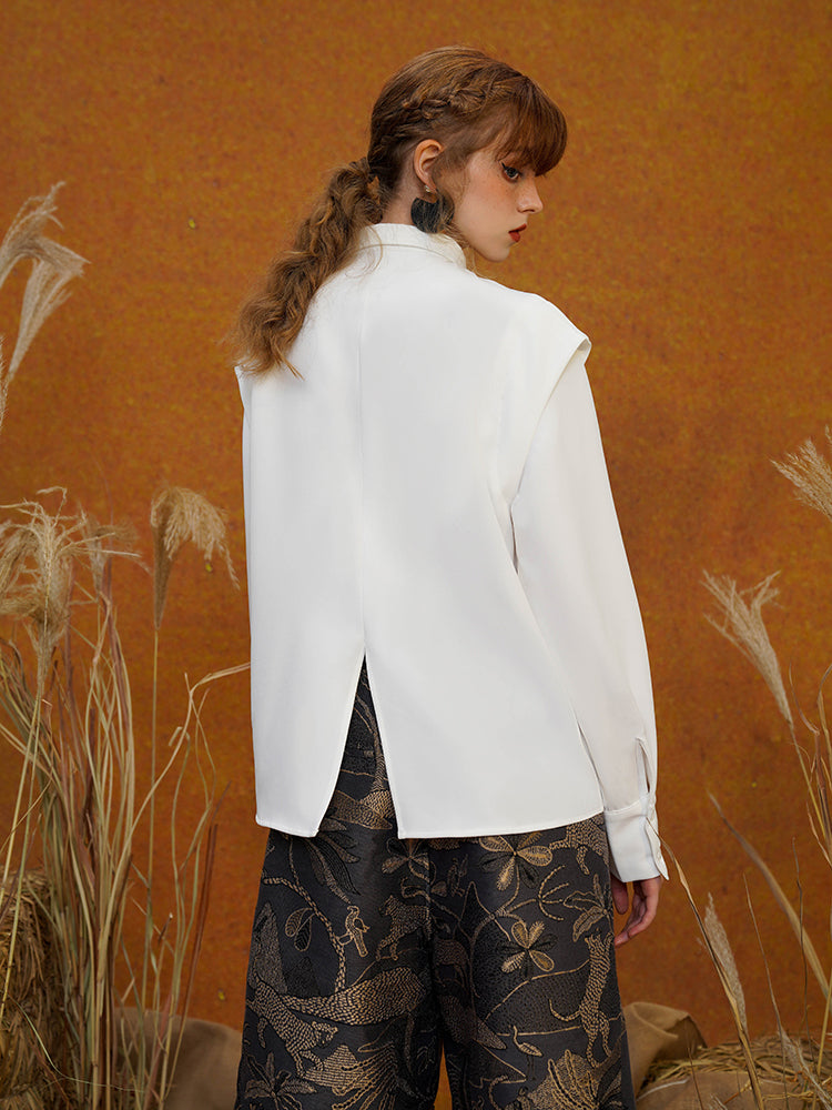 草陰に遊ぶ豹の刺繍ブラウス
