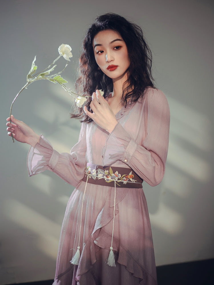 京藤の星屑ワンピースと花草刺繍ウエストベルト