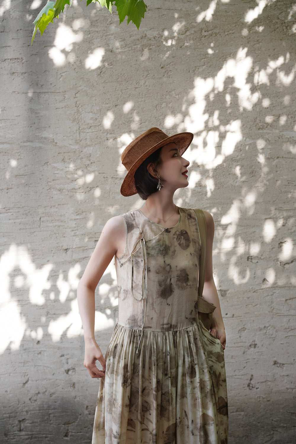 水墨画の植物柄ノースリーブワンピース