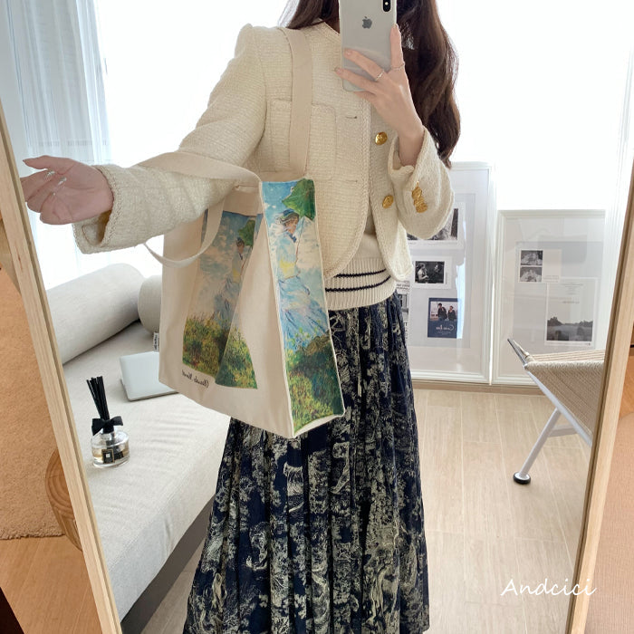 Woman with a Parasol - Madame Monet and Her Sonトートバッグ