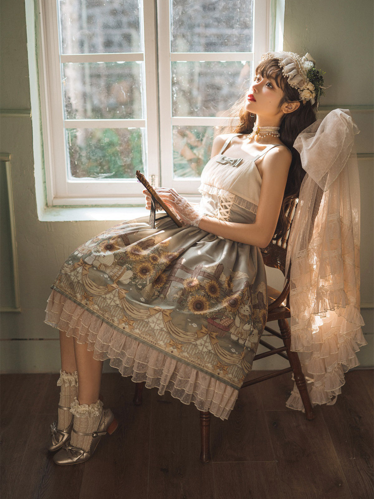 庭園の向日葵ジャンパースカートと水玉フリルベール