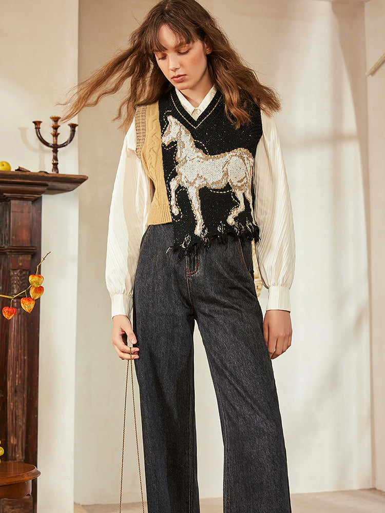 夾竹桃と本のある静物と馬の石膏像のニットベスト