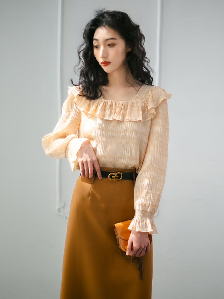 落陽の格子柄フレンチブラウスとハイウエストスカート