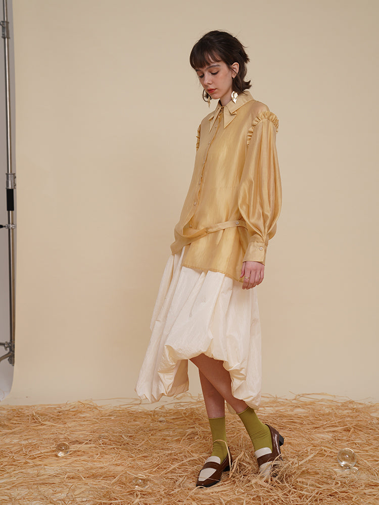 葉陰と陽だまりのドレープブラウス