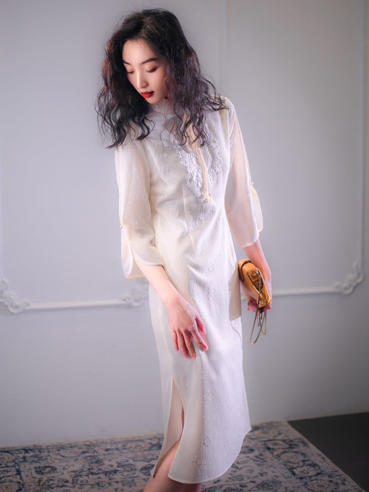 月明かりの花柄刺繍チャイナワンピース