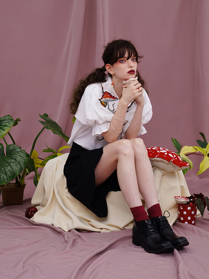 森のきのこの刺繍ブラウス