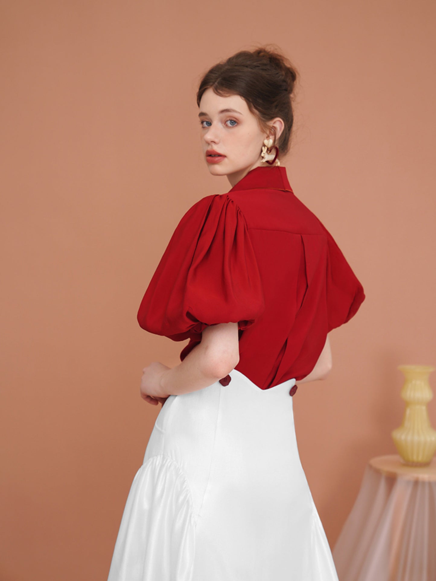 赤兎の刺繍襟パフスリーブブラウス