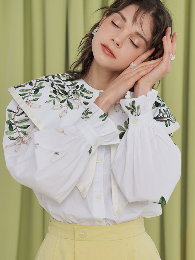 深緑の緑樹柄ブラウス