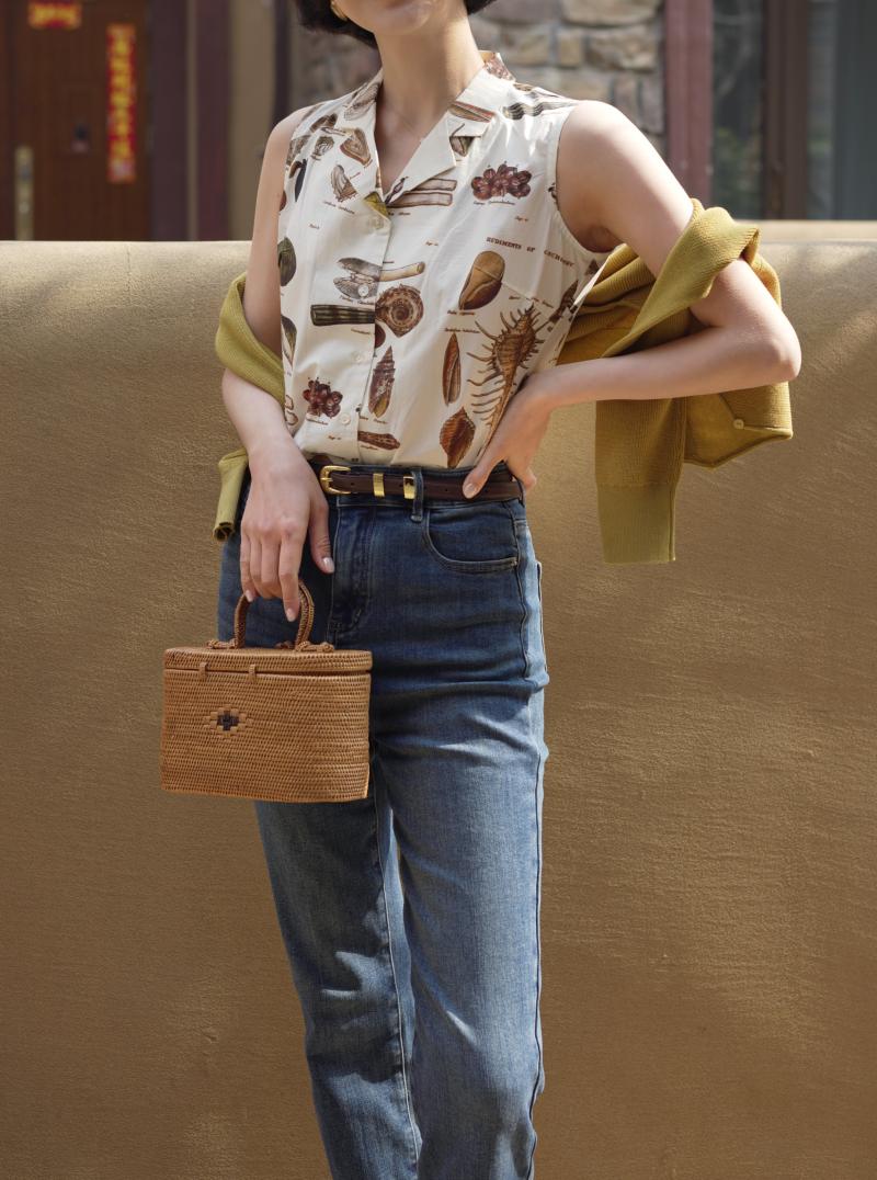 西洋貴婦人のレトロレザーベルト