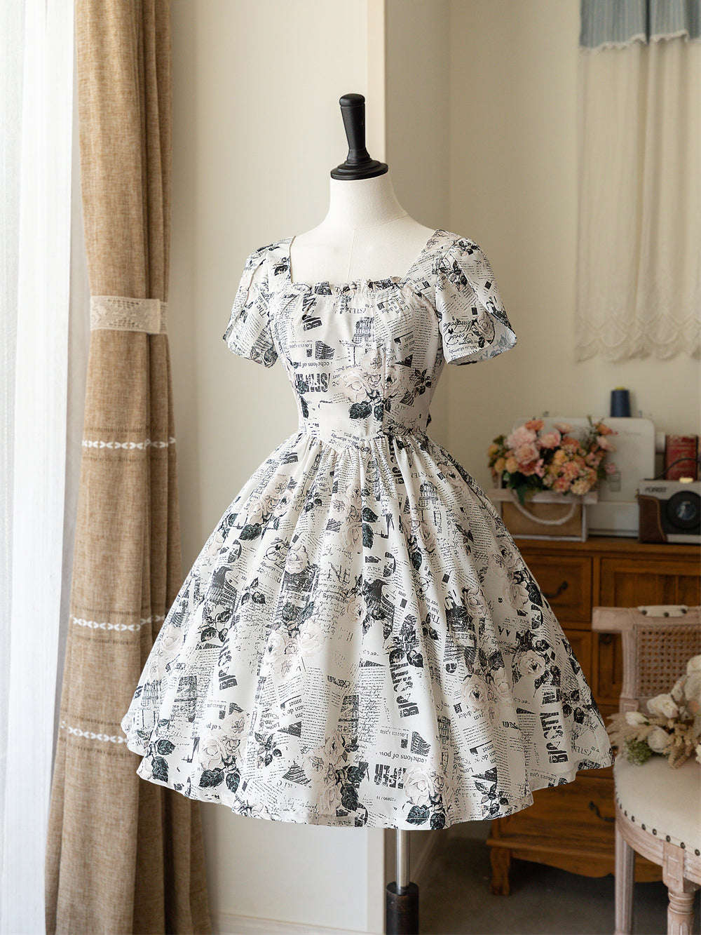 西洋新聞と白薔薇のリボンワンピース