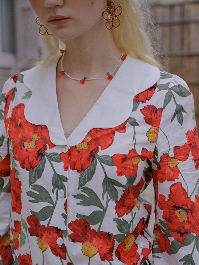 赤い椿の花柄レトロブラウス